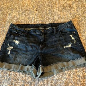Jennifer Lopez Mid-Rise Denim Shorts, size 14